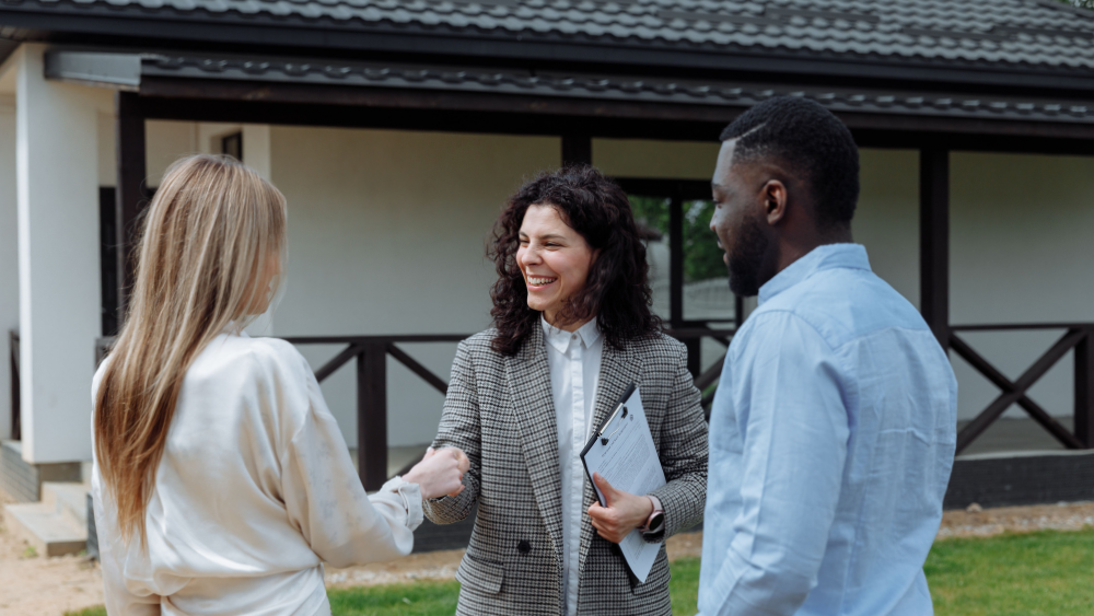 12 Expert Tips for Showing Your House to Potential Buyers