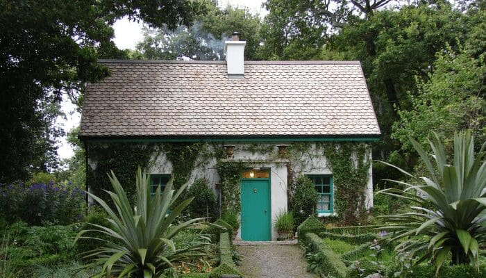 An open house with etiquette for sellers.