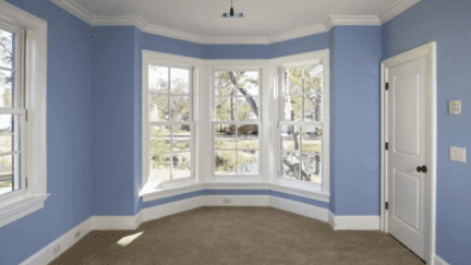 A home with crown molding.