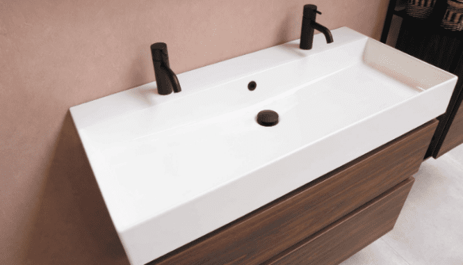 A picture of a faucet illustrates one of the things that could have issues during a final walkthrough.