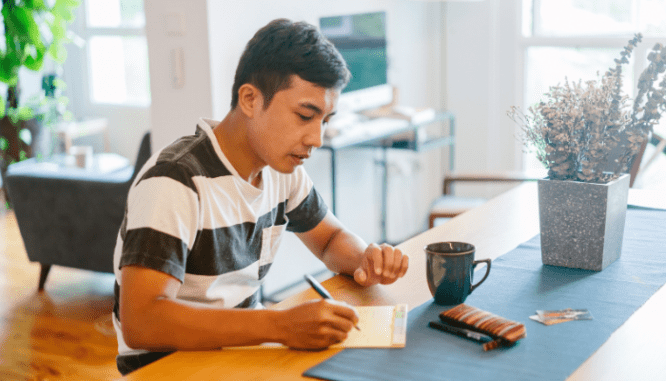 A man disclosing a dead tree on his home for sale.