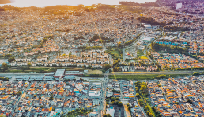 A neighborhood with houses for sale without garages.