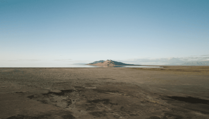 Mountains in Utah to depict the benefits of buying a house in Salt Lake City.