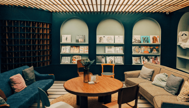 A room that has paint colors that are in style.