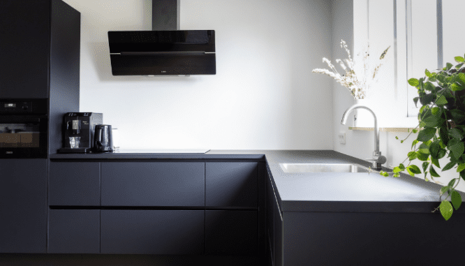 Black cabinets is part of the kitchen trends 2021