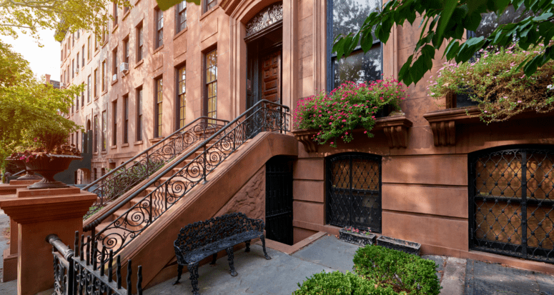 An image of a brownstone used to demonstrate what a brownstone is.