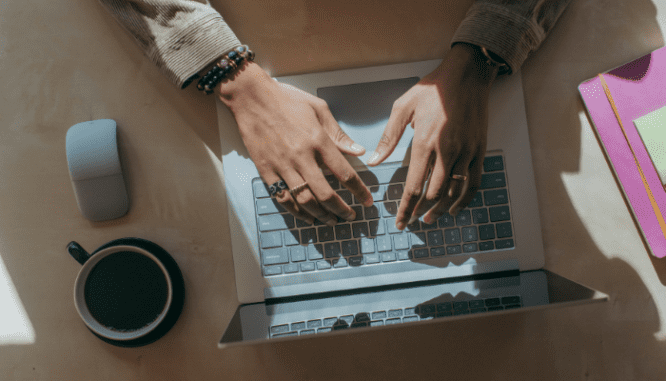 A person going online to find homebuyers near them.