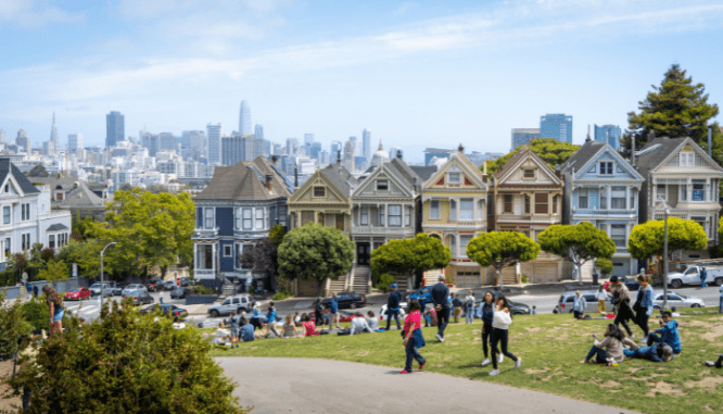 what is the purpose of neighborhood associations versus HOAs