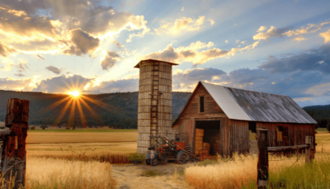 An image of a barn to depict what a gentleman's farm is.