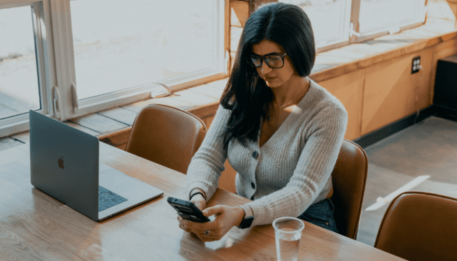 A person researching the best day to list their house.