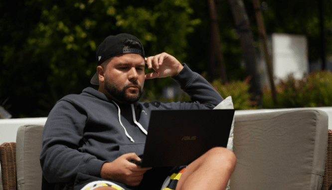 A person looking online at things they should know about REO homes.