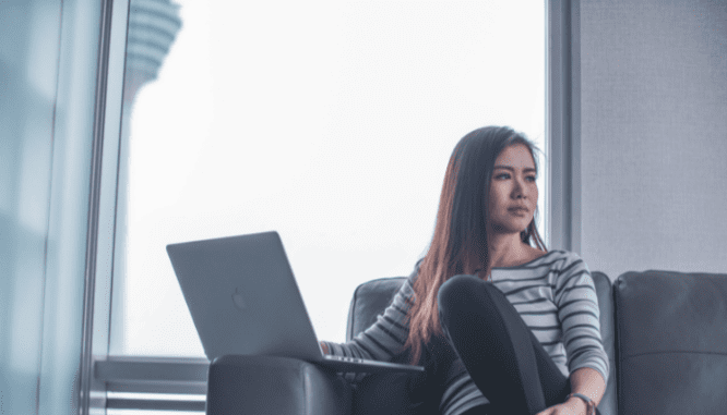 A person looking online at their homeowner expenses.