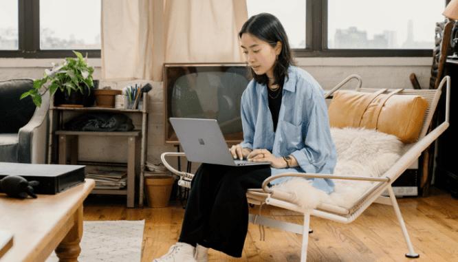 A homeseller researching if her realtor is doing a good job.