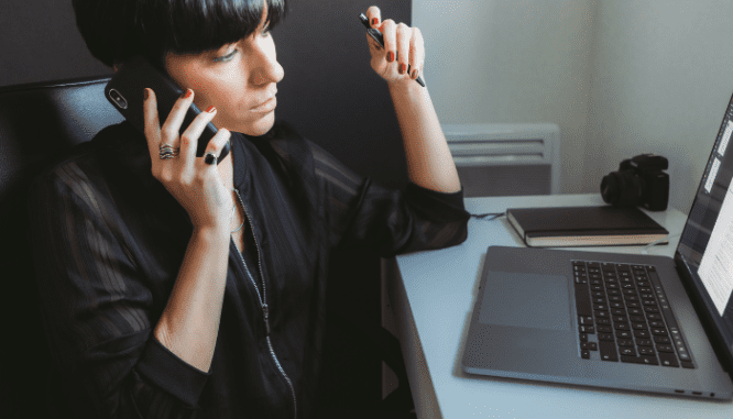 An image of a woman talking about who pays for what when selling a house.