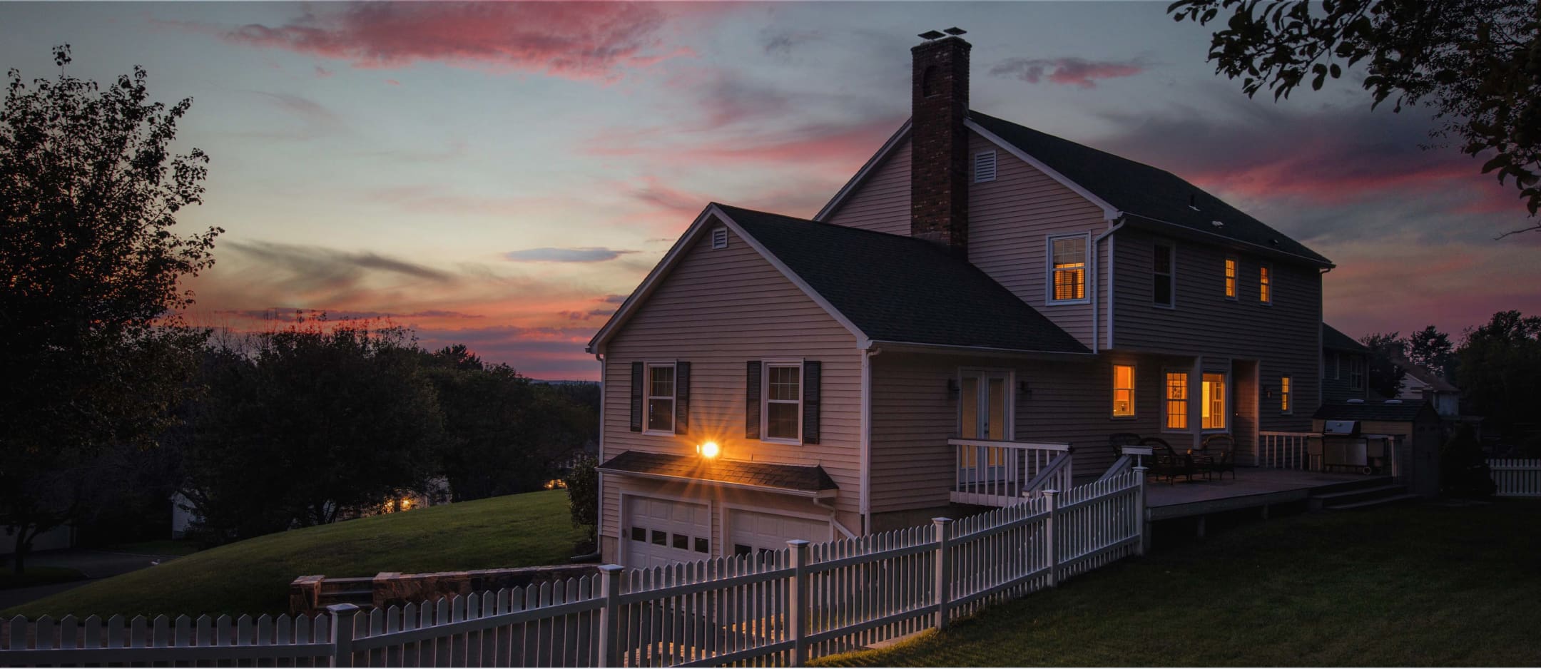 Home at sunset representing real estate trends from Top Agent Insights for End of Year 2021