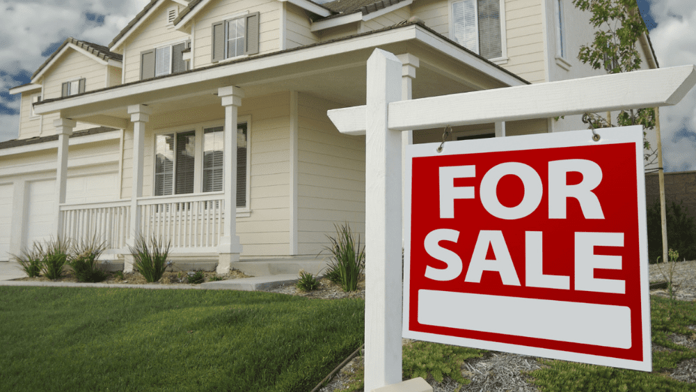 How Long Should a House Sit on the Market Before Selling?