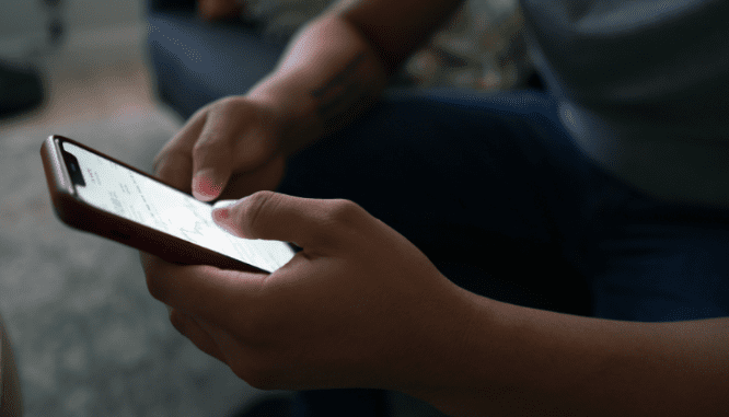 A person researching an active contingent home.