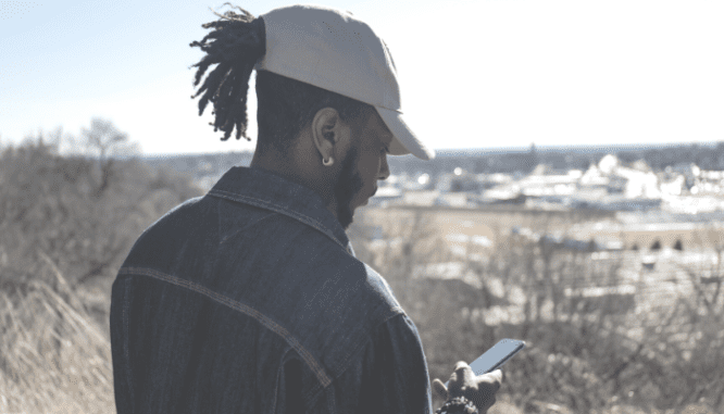 A person researching on their phone about who pays for home inspection.