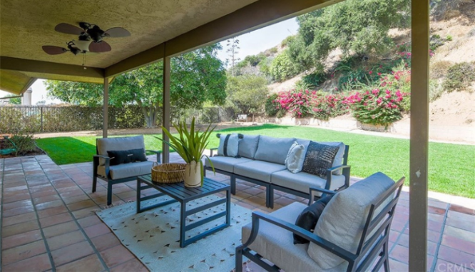 A porch of a home purchased with HomeLight Cash Offer.