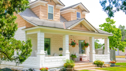 A picture of a house that represents refinancing mortgage