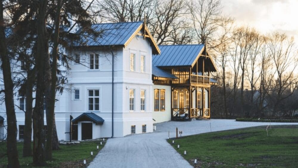 How to Buy a House While Selling Your Own: 11 Options to Consider