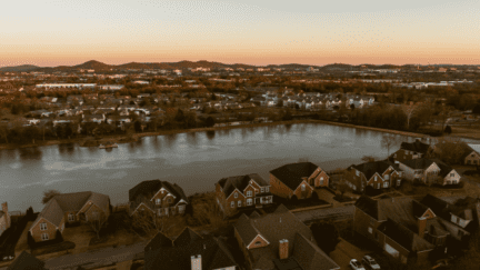 A view of a neighbohood in Tennessee where home sellers may want to know what the average real estate commission rate is.