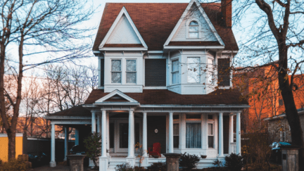 A home with a non contingent offer from a buyer