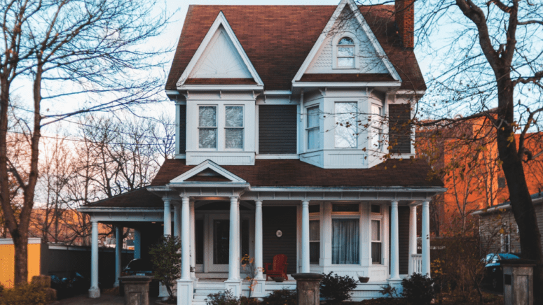 A home with a non contingent offer from a buyer