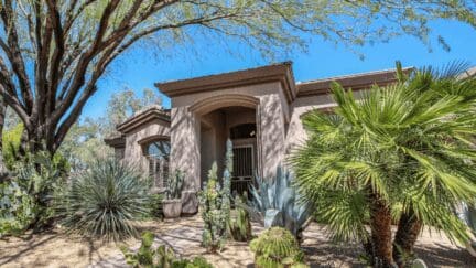 An image of a house to represent the average time to sell a house in Arizona