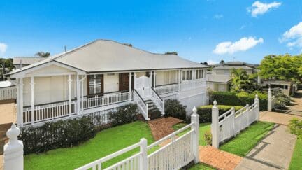 An image to represent how to buy a house contingent to selling yours