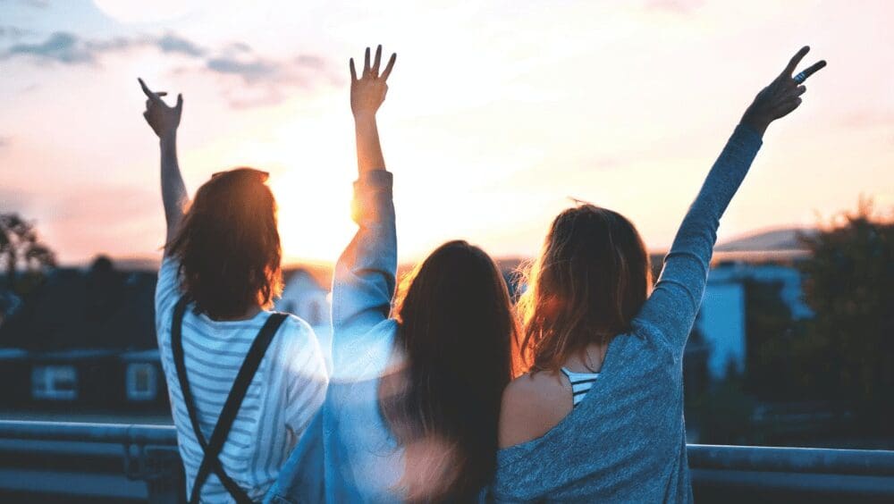 How to Sell a House to a Friend So No One Feels Cheated: 13 Do’s and Don’ts