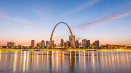 In St. Louis, homeowners can choose to utilize flat-fee companies when selling their homes.