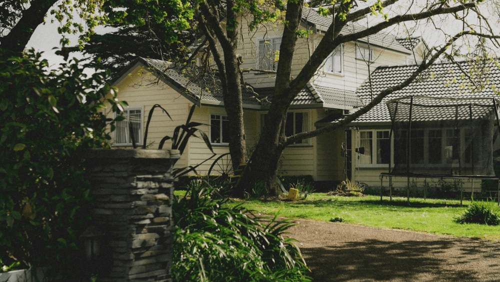Selling a House With a Lien — A Guide for Homeowners