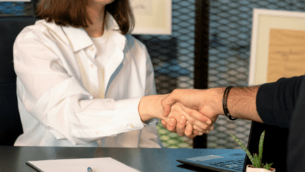 A client and an agent shaking on a 3 commission real estate deal