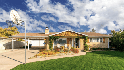 A house that an owner might sell to cash home buyers in Elk Grove