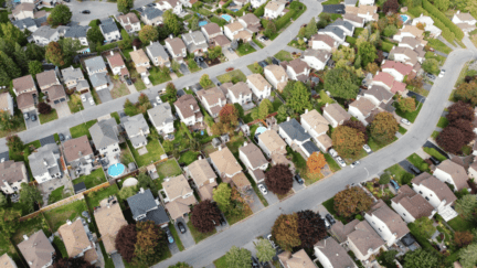 Aerial view of houses in Federal Way, where home sellers have options to sell fast