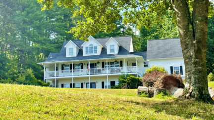 A home in Hinesville where home sellers can work with a couple of options to sell their house fast