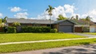 A house whose owner might sell to we buy houses companies in Davie, FL