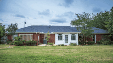 A home in Fayetteville, AR, where home sellers can choose to sell for cash