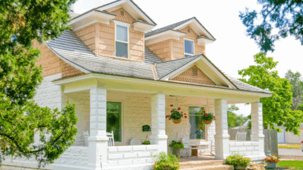 A home in California, where home sellers can benefit from learning who pays realtor fees in the state