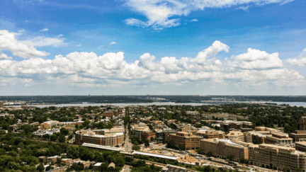 Alexandria, where home sellers can choose to sell their house for cash