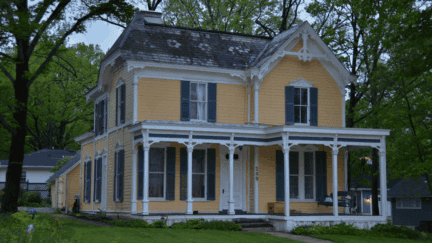 A house whose owner wants to sell their house fast for cash in Maynard
