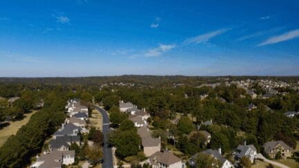 De Pere, where home sellers can work with a we buy houses company to sell their house fast