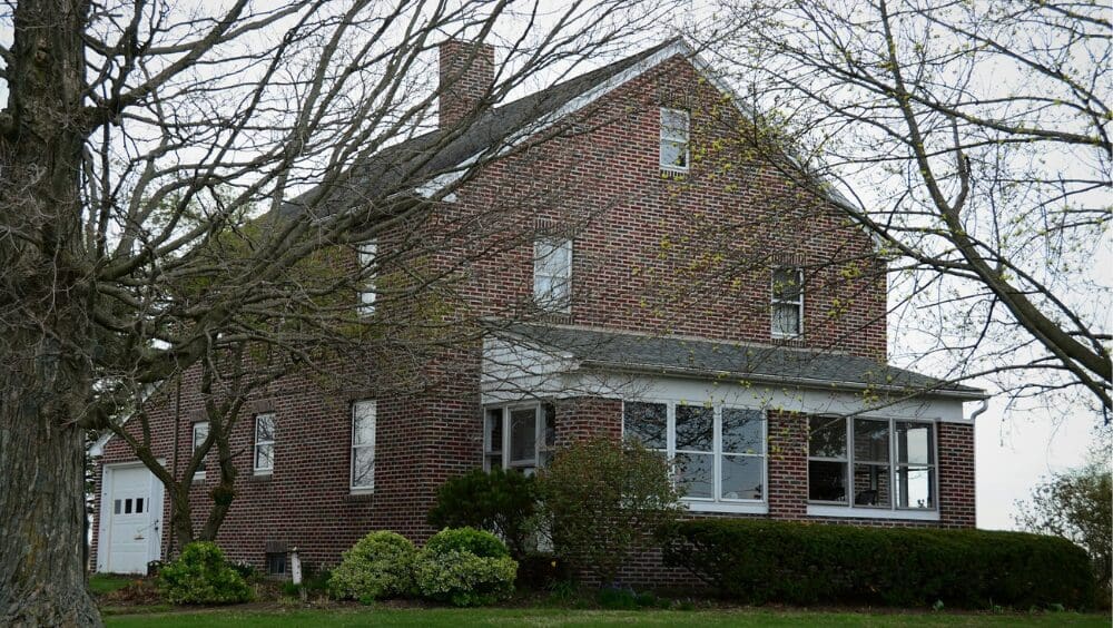 Selling a House to Downsize to a Mortgage-Free Home