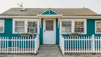 A house that can be sold for cash in Pleasant Hill, IA