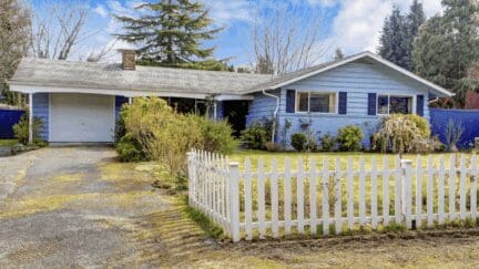 A house that an owner can sell for cash in Medina