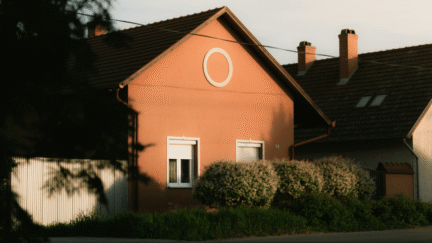 Dinuba where home sellers can choose to sell for cash