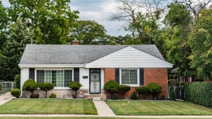 A house that can be sold to we buy houses companies in Del Valle