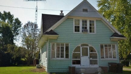 A house that an owner might sell for cash in Lenawee County MI