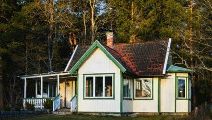 A house that an owner might sell for cash in Missouri